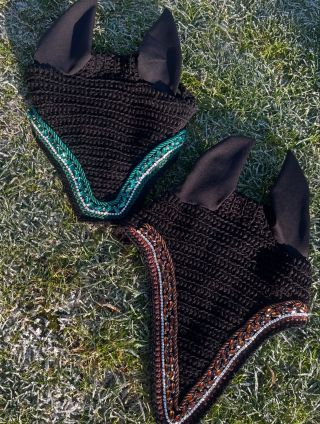 Frosty fairytale! Černá nikdy neomrzí. A když ji doplním o precizně vybranou zdobenou lemovku, dostane úplně nový rozměr....